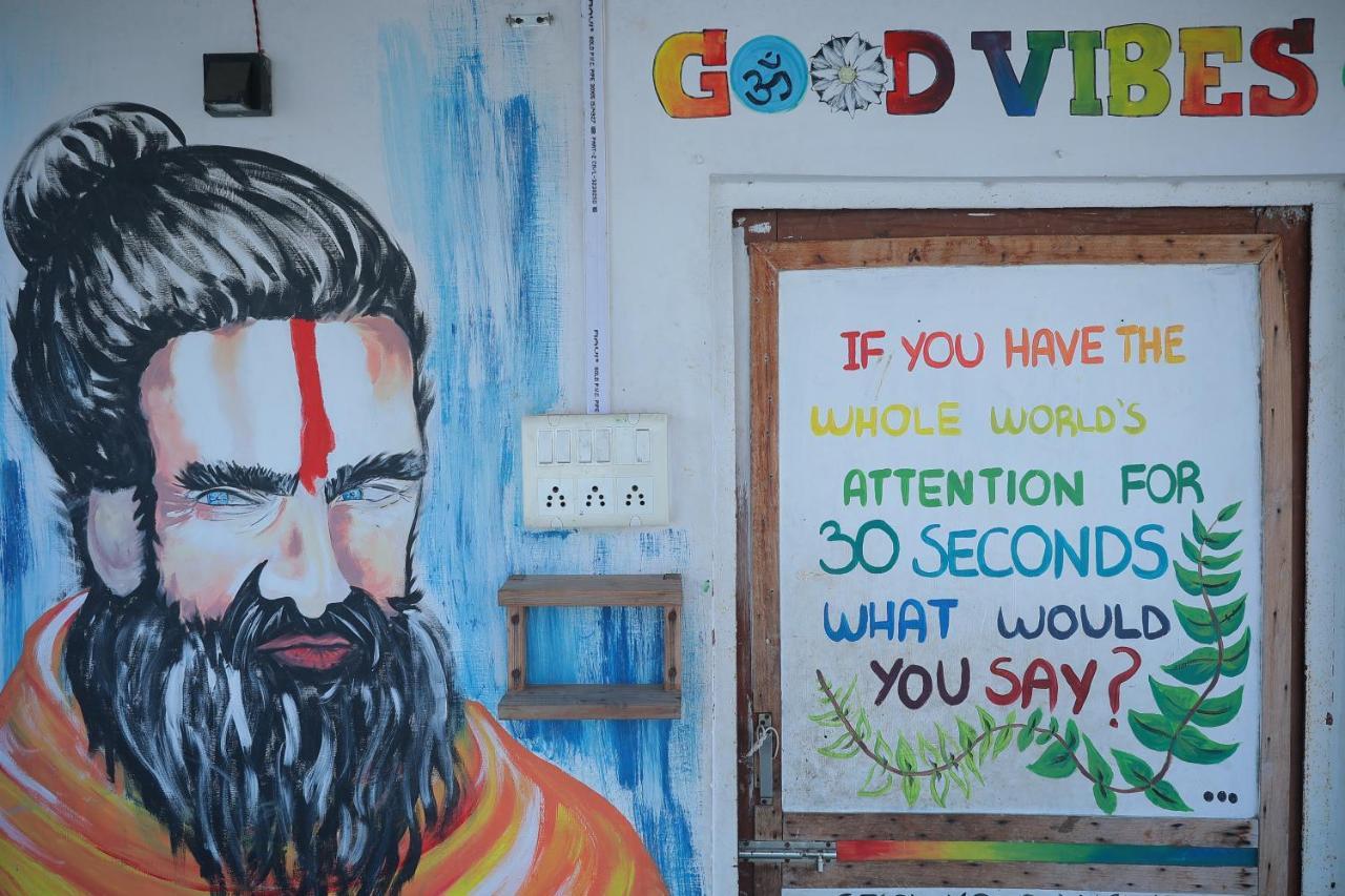 Good Vibes Hostel Waranasi Zewnętrze zdjęcie
